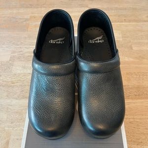 Dansko professional clogs size 38 (7.5-8) Distressed Charcoal.